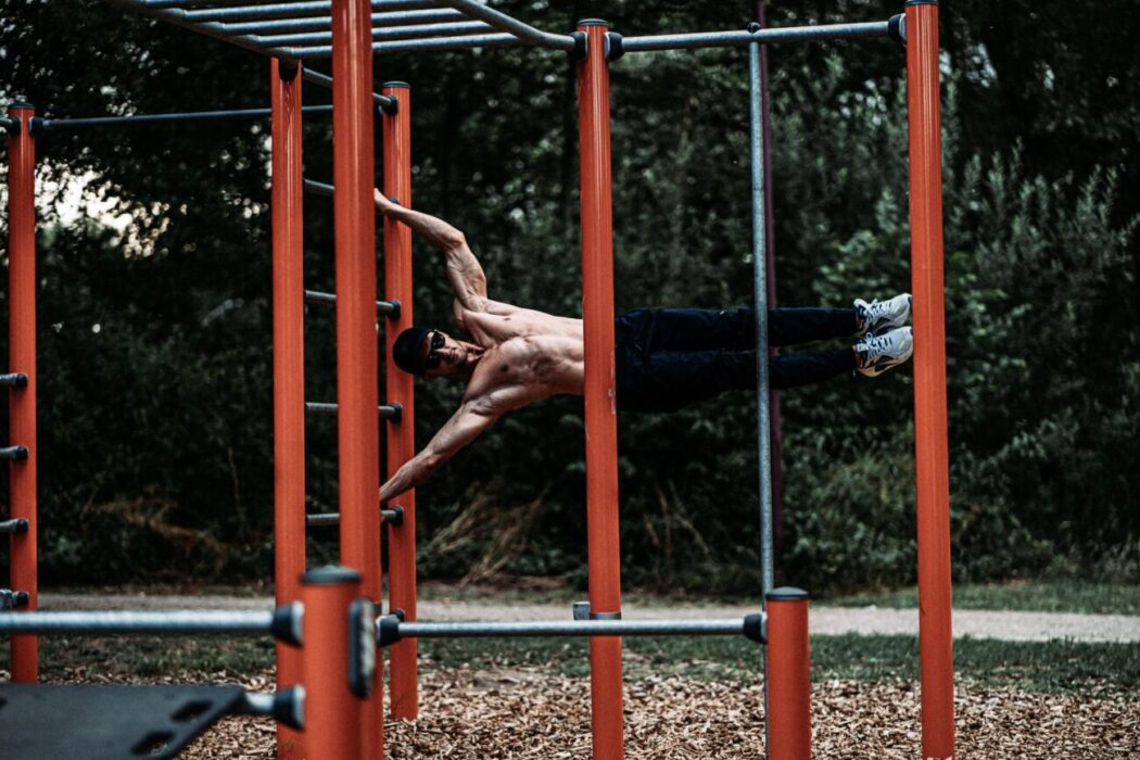 Calisthenics débutant : guide complet pour progresser en traction